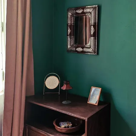 Atlas With Shared Bathroom Pressburg