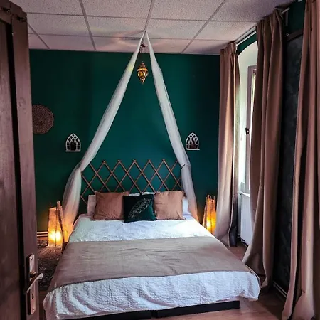 Atlas With Shared Bathroom * Pressburg