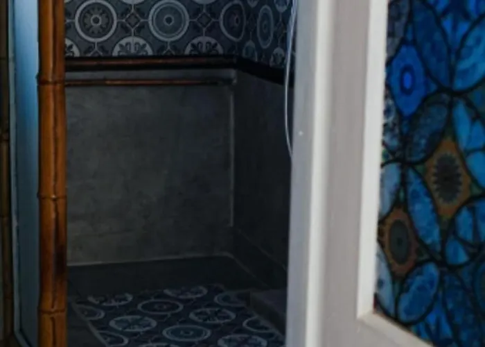 Atlas With Shared Bathroom