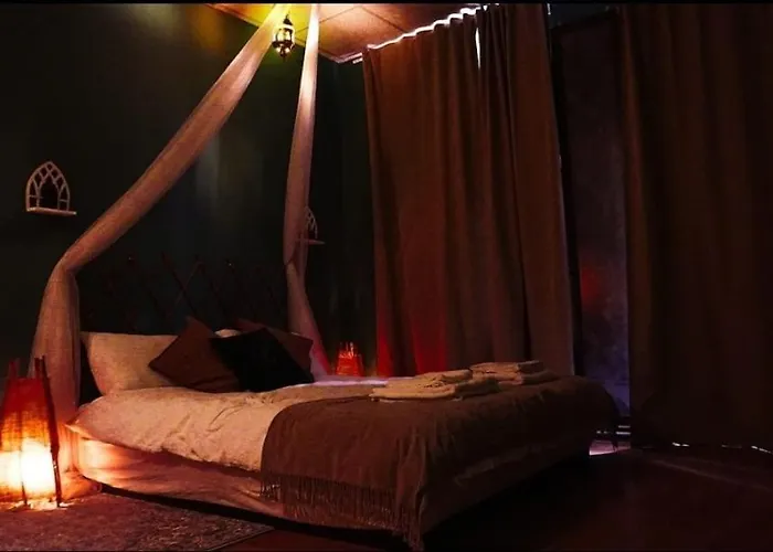 Atlas With Shared Bathroom